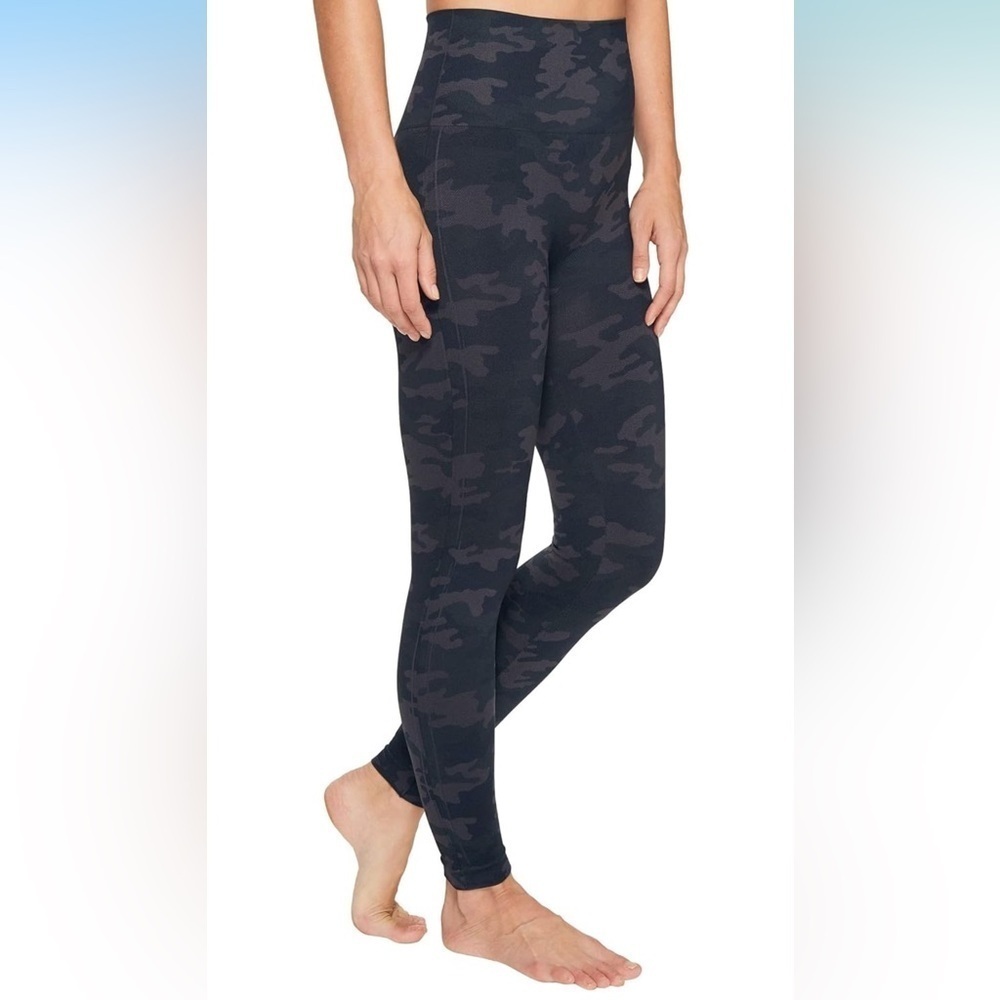 - SPANX Look at Me Now Seamless Leggings, Black Camo size M